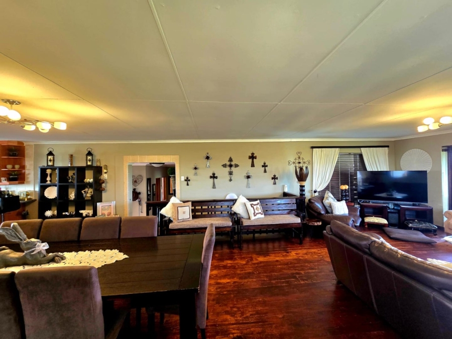 4 Bedroom Property for Sale in Paradise Beach Eastern Cape